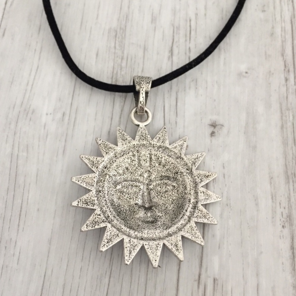 Sun Face Pendant Necklace - NWT - Picture 3 of 6